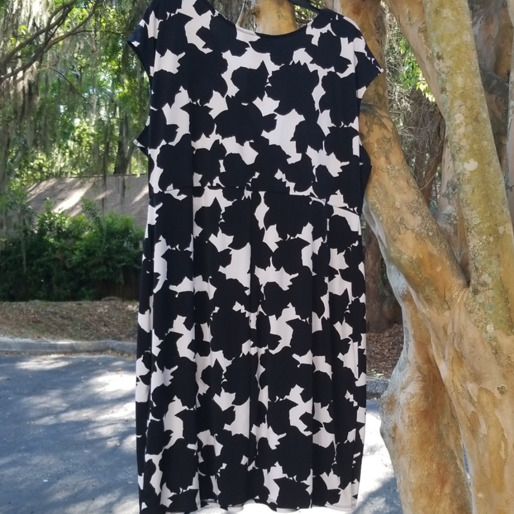 Lane Bryant Floral Black/White Wrap dress 18/20 - Picture 5 of 5